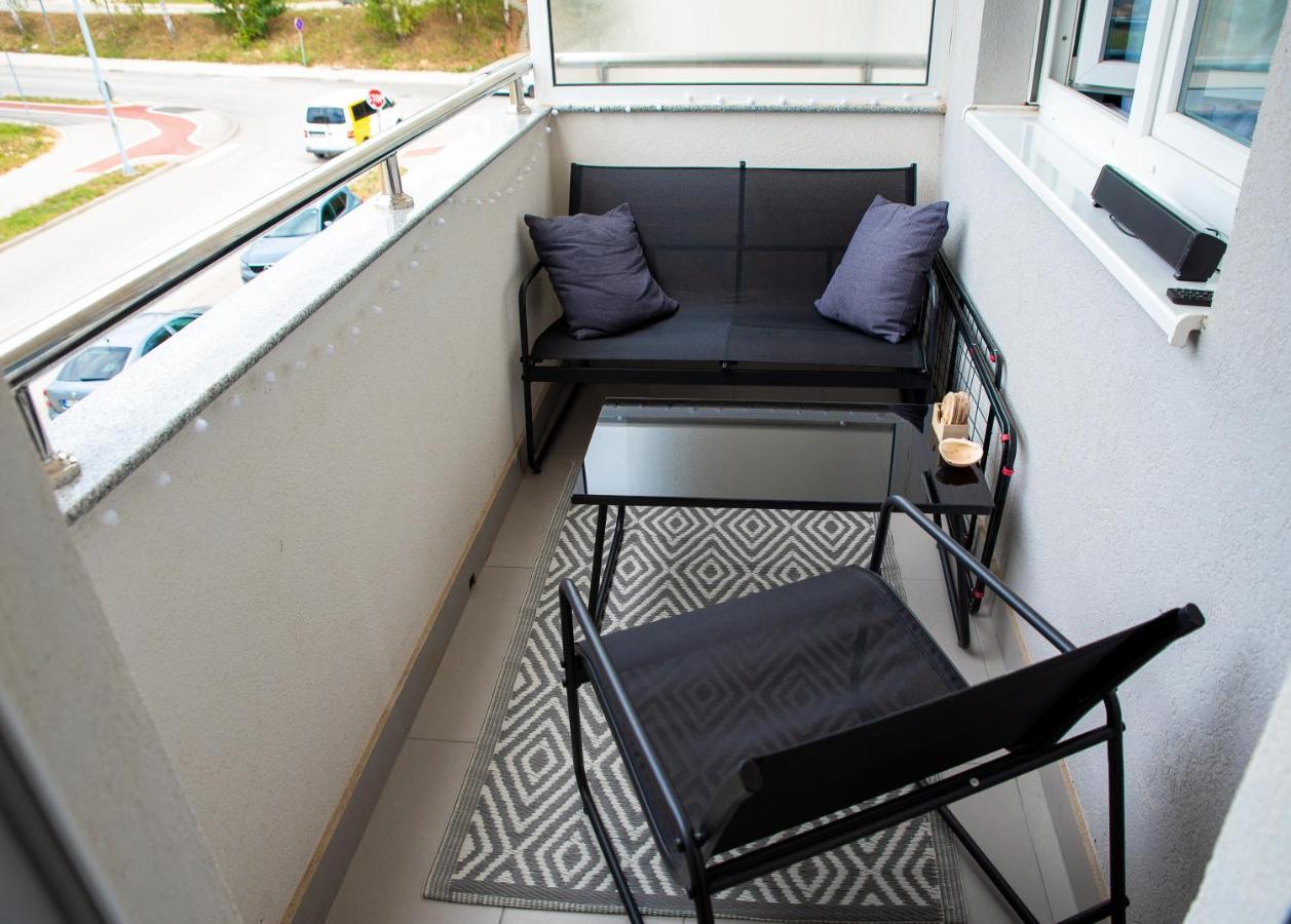 Athena Apartman Lukavica Εξωτερικό φωτογραφία